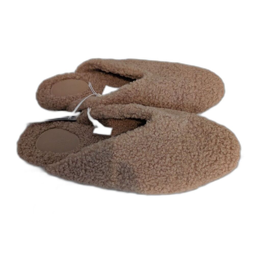 Universal Thread Women's Fuzzy Slip On Closed Toe Slippers Tan Size 11